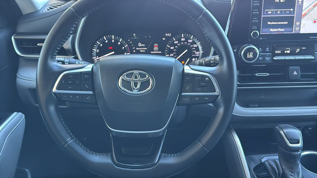 Used 2021 Toyota Highlander XLE FWD image 10