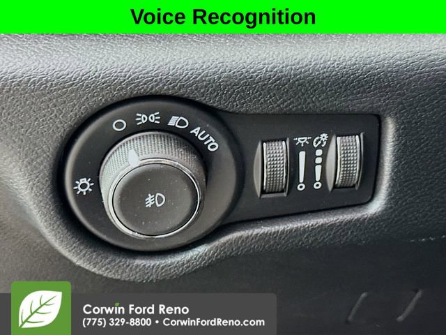 Used 2025 Chrysler Pacifica Select AWD/4WD image 10