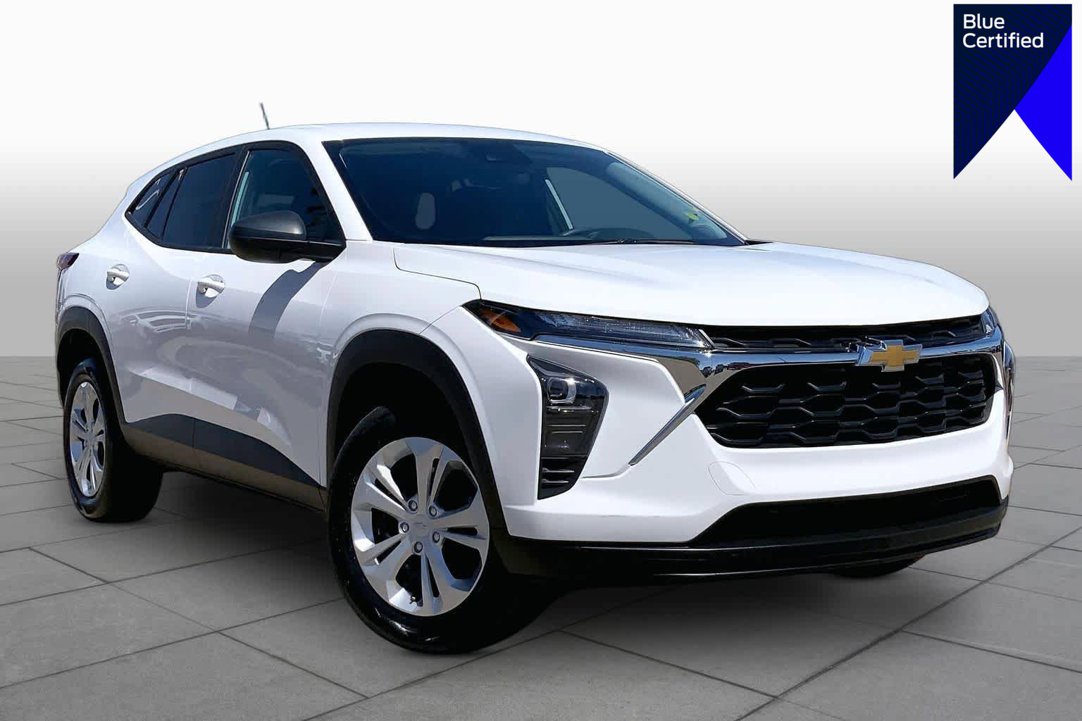 Used 2025 Chevrolet Trax LS image 1