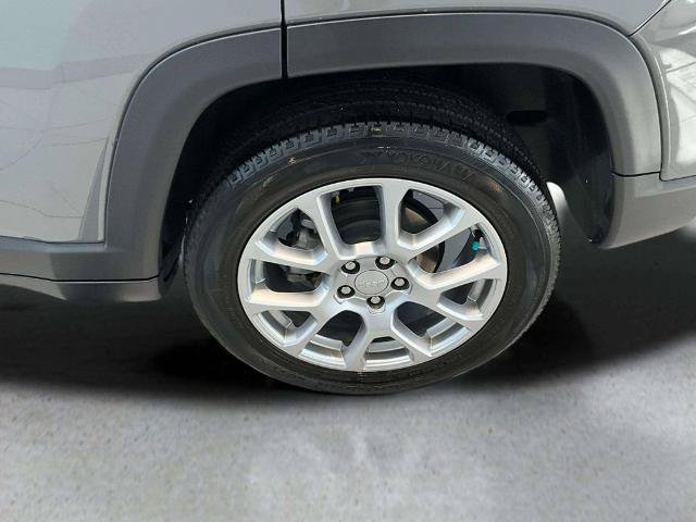 Used 2023 Jeep Compass Latitude w/ Sun and Sound Group AWD/4WD image 31
