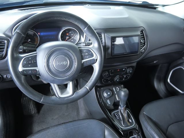 Used 2018 Jeep Compass Limited w/ Navigation Group AWD/4WD image 3