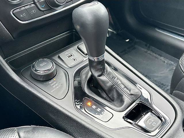 Used 2019 Jeep Cherokee Limited image 14