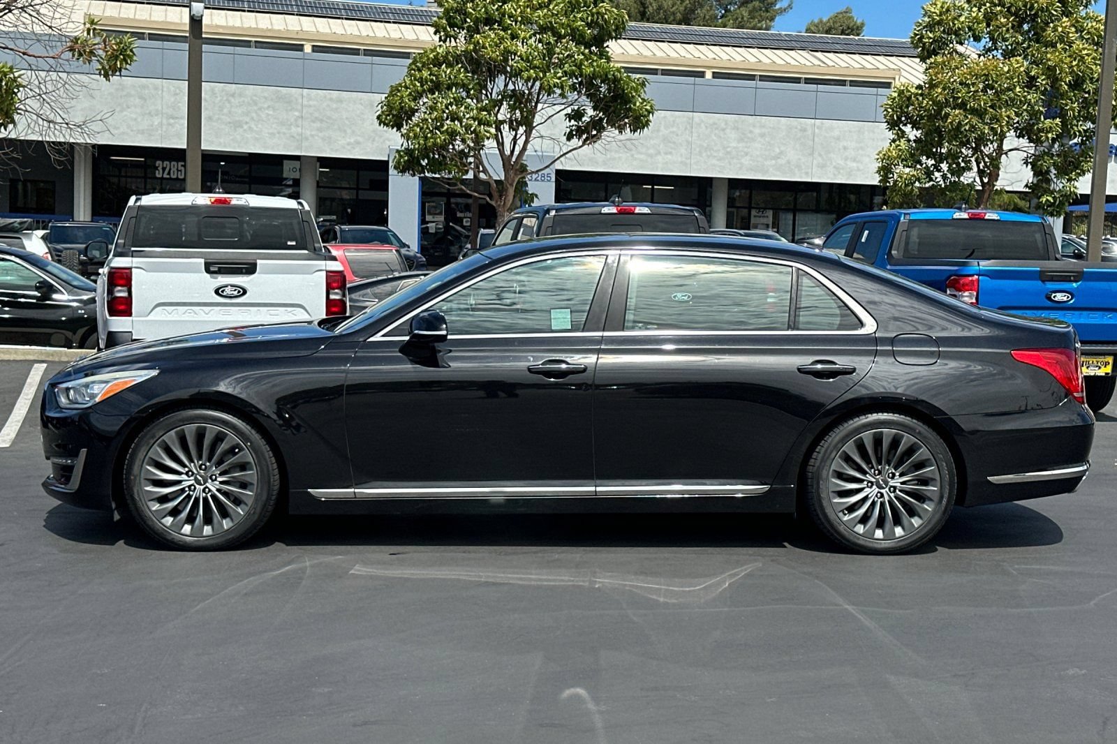Used 2019 Genesis G90 3.3T Premium RWD image 9