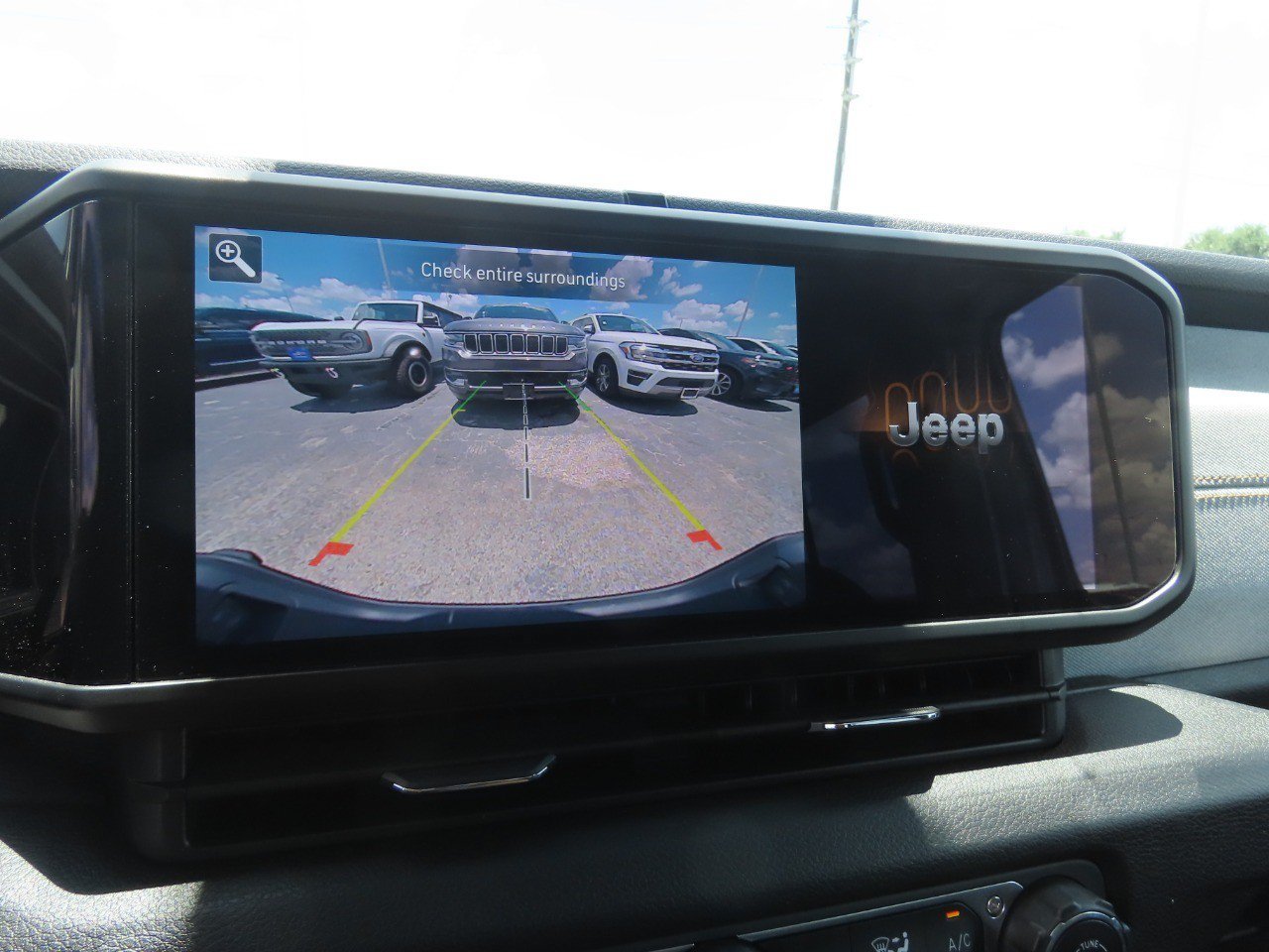 Used 2024 Jeep Gladiator Sport AWD/4WD image 31