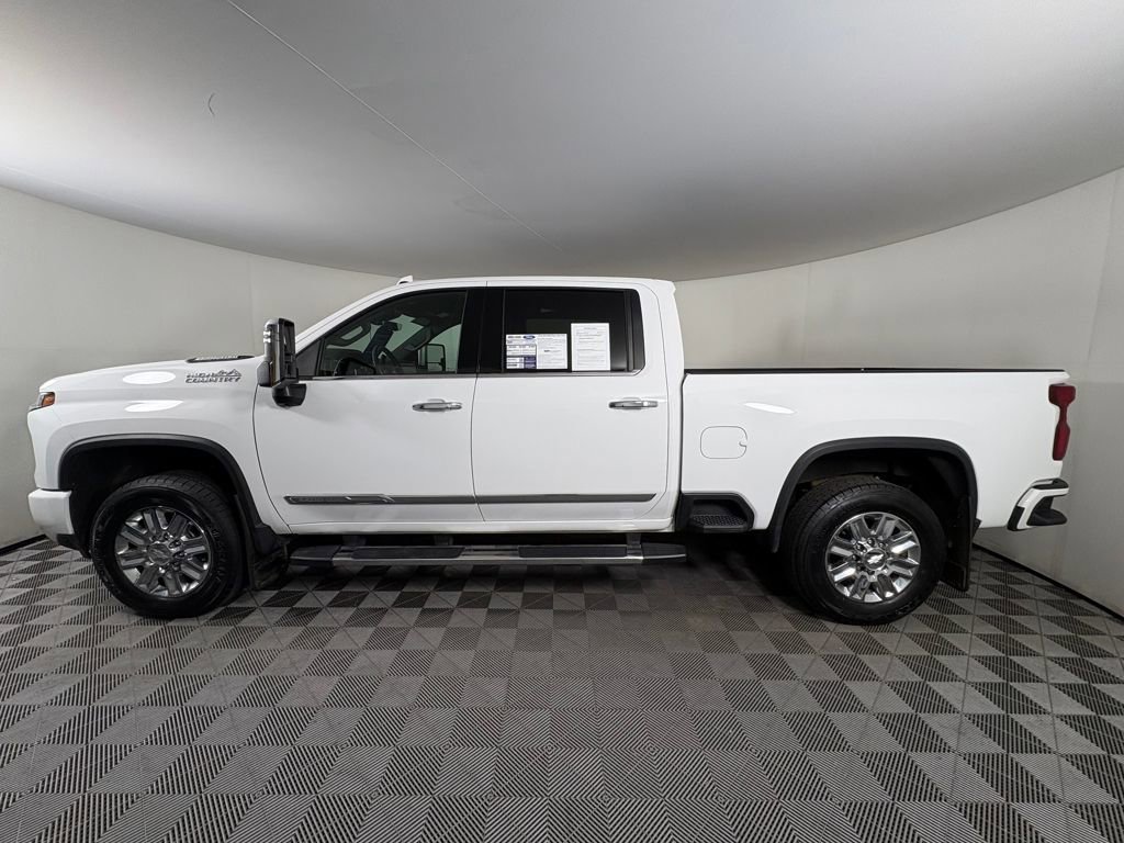 Used 2024 Chevrolet Silverado 3500 High Country image 2