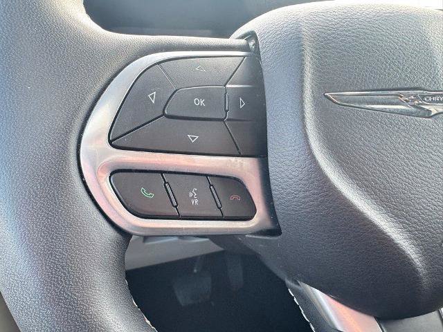 Used 2024 Chrysler Pacifica Touring-L FWD image 21