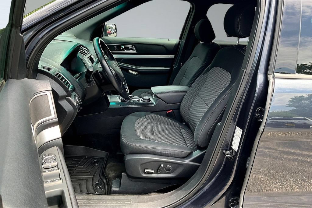 Certified 2017 Ford Explorer XLT AWD/4WD image 22