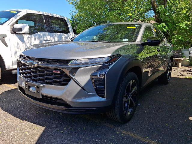 Used 2024 Chevrolet Trax RS w/ Driver Confidence Package FWD image 3