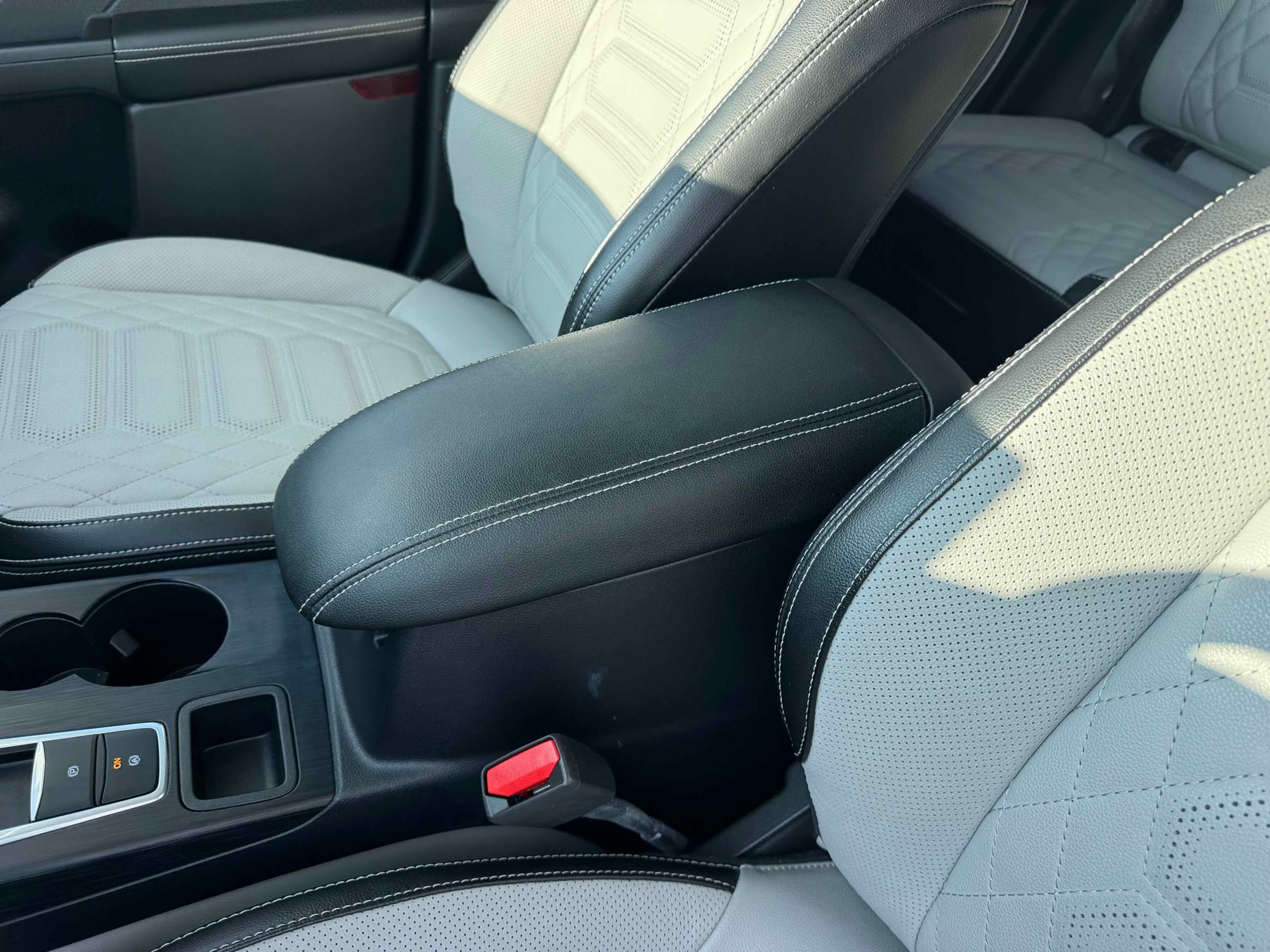 Certified 2023 Ford Escape Platinum w/ Premium Technology Package image 26