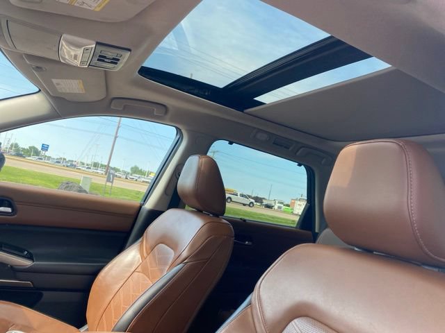 Used 2024 Nissan Pathfinder Platinum w/ Cargo Package FWD image 11