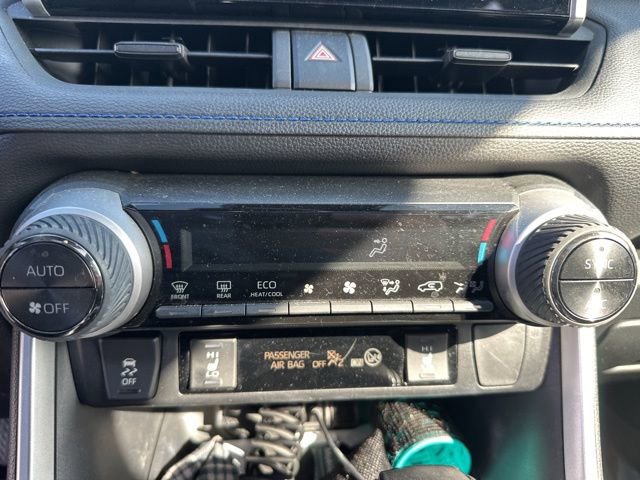 Used 2022 Toyota RAV4 SE image 29