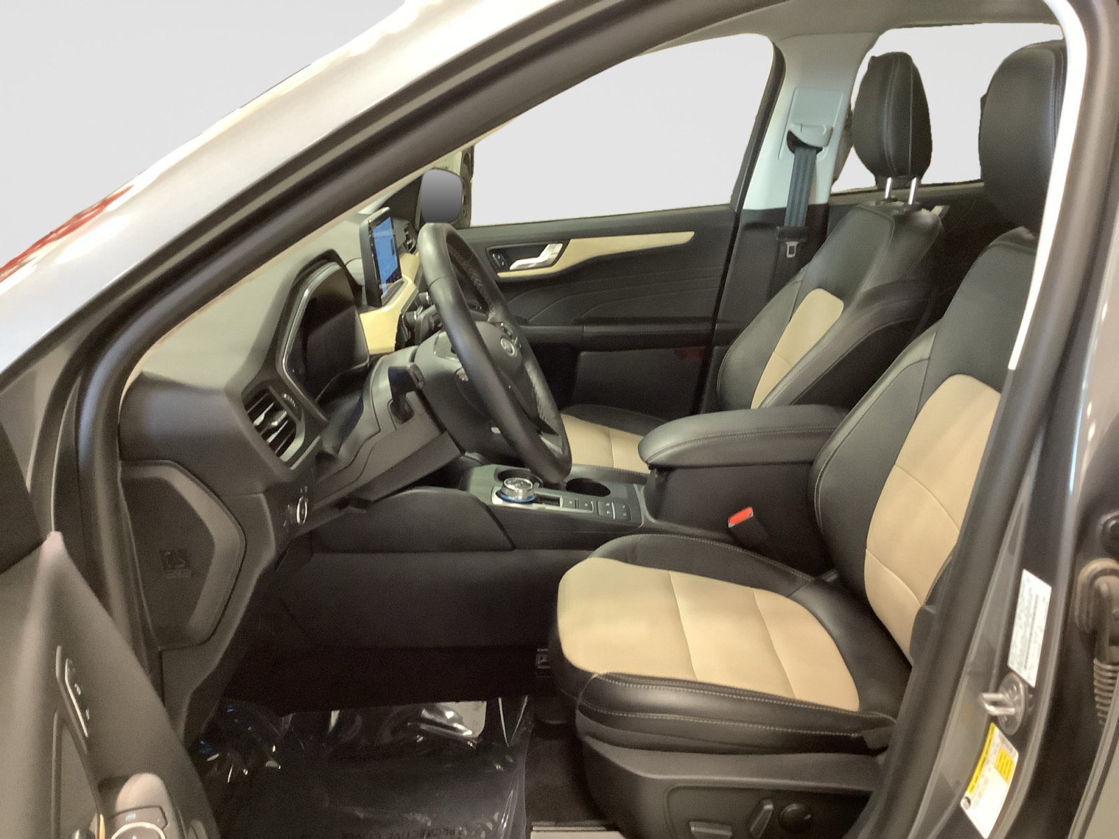 Certified 2022 Ford Escape Titanium w/ Titanium Elite Package AWD/4WD image 11