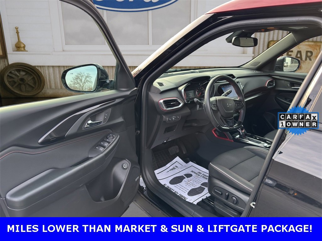 Used 2022 Chevrolet TrailBlazer RS w/ Sun and Liftgate Package image 14
