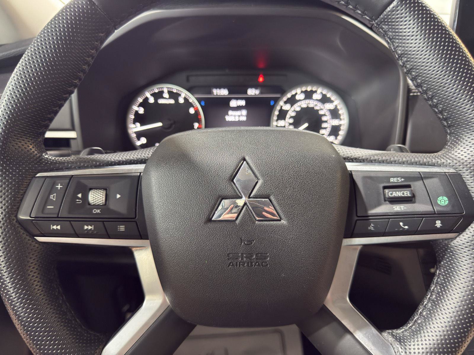 Used 2023 Mitsubishi Outlander SE FWD image 13