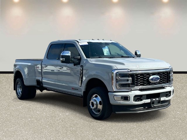 Certified 2026 Ford F350 Platinum w/ Platinum Plus Package AWD/4WD image 3