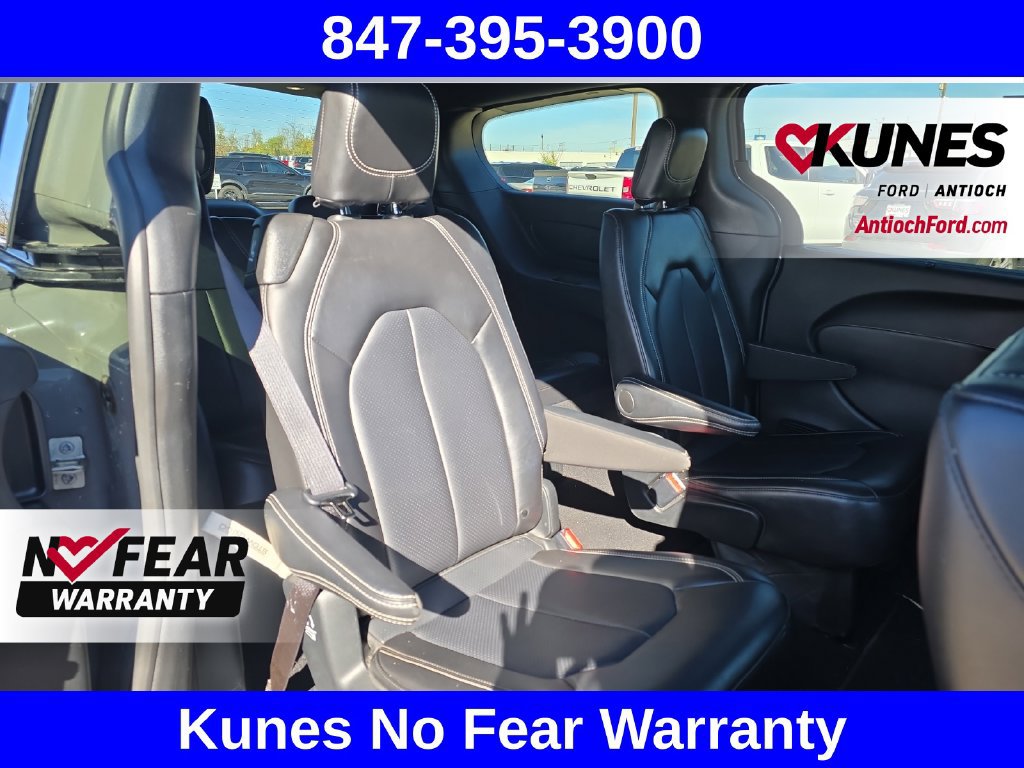 Used 2025 Chrysler Pacifica Select FWD image 41