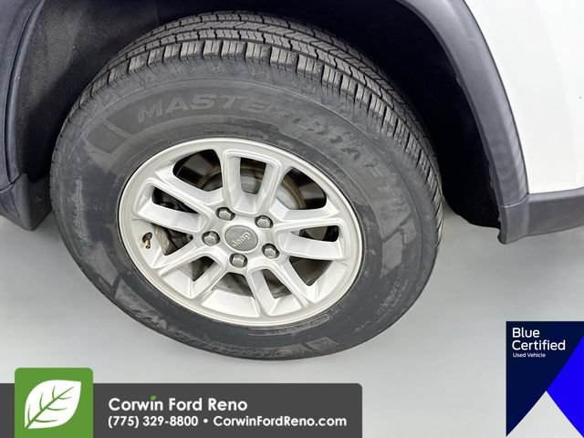 Used 2019 Jeep Grand Cherokee Laredo AWD/4WD image 31