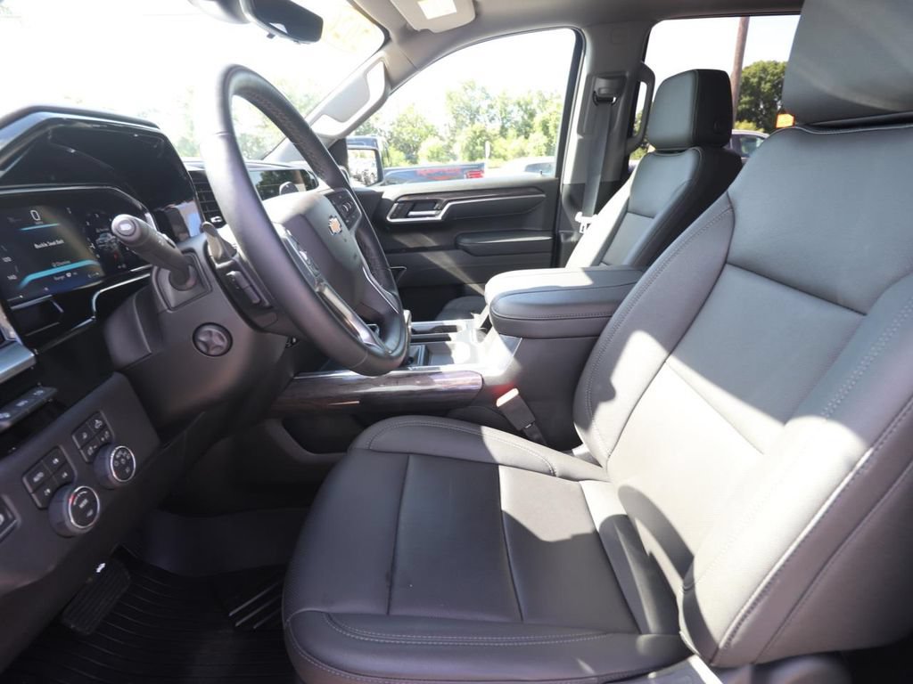 Used 2026 Chevrolet Silverado 1500 LTZ w/ LTZ Premium Package AWD/4WD image 2