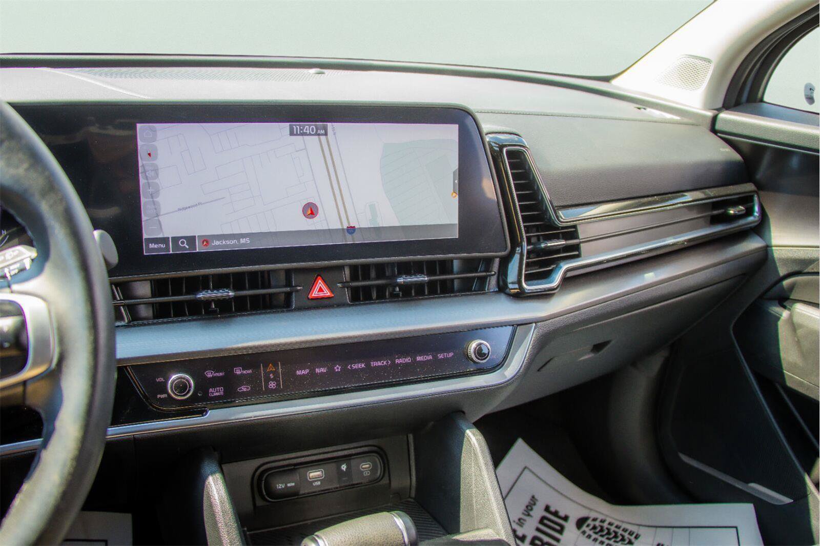 Used 2025 Kia Sportage EX FWD image 13