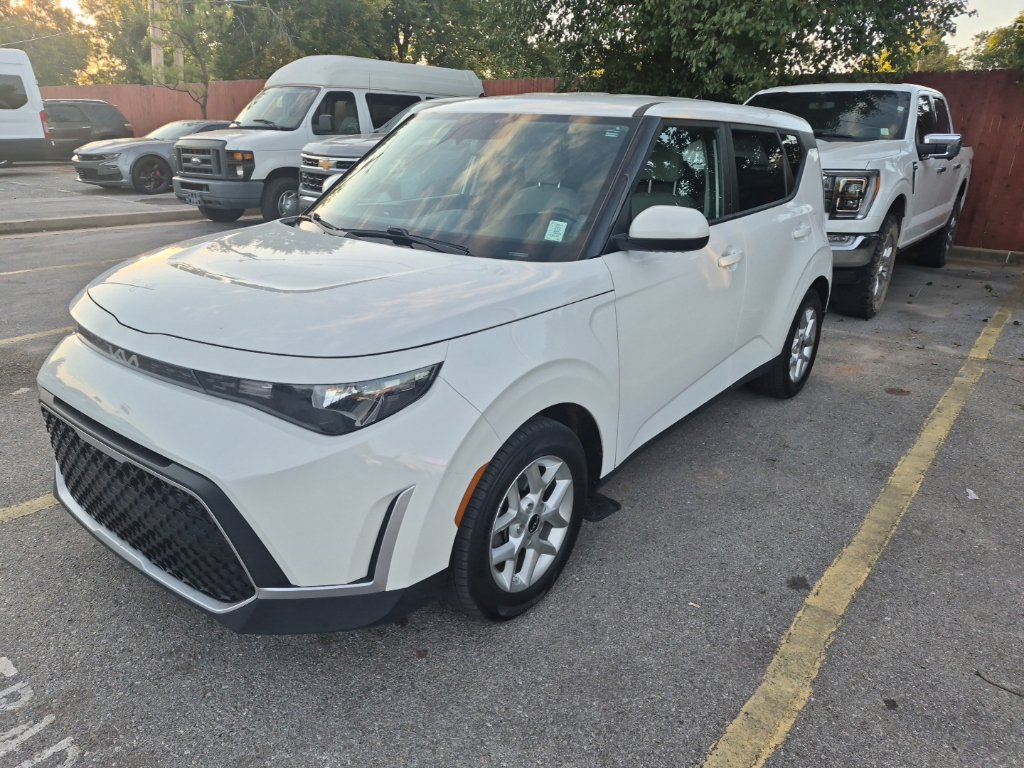 Used 2024 Kia Soul LX w/ LX Technology Package FWD image 4