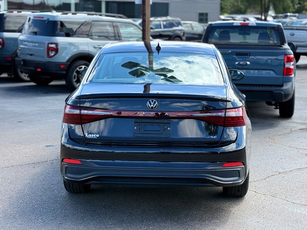 Used 2025 Volkswagen Jetta SE FWD image 30
