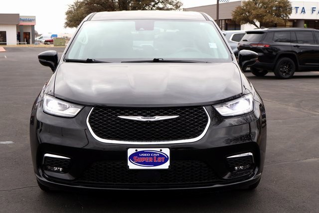 Used 2024 Chrysler Pacifica Touring-L image 9