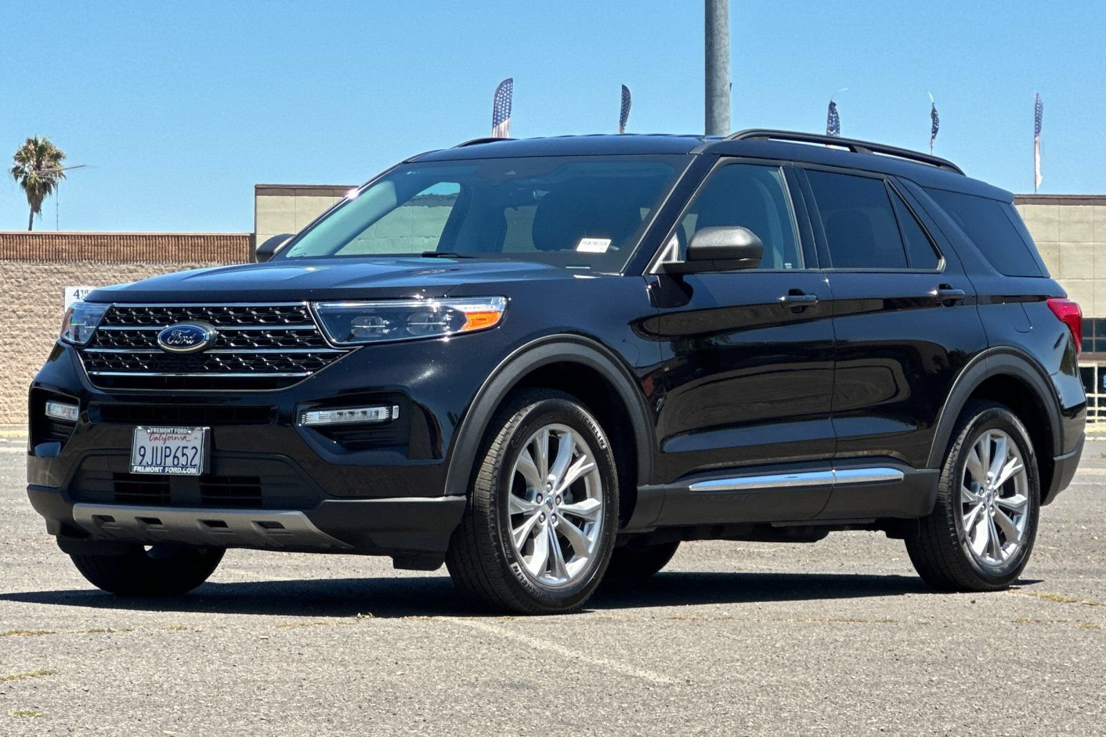 Certified 2023 Ford Explorer XLT w/ Equipment Group 202A AWD/4WD image 8