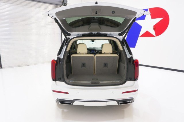 Used 2025 Cadillac XT6 Premium Luxury w/ Technology Package FWD image 8