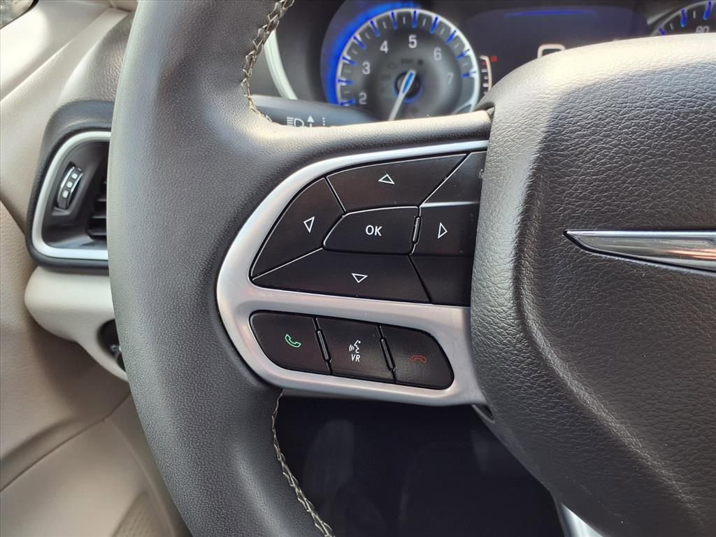 Used 2024 Chrysler Pacifica Touring-L image 16