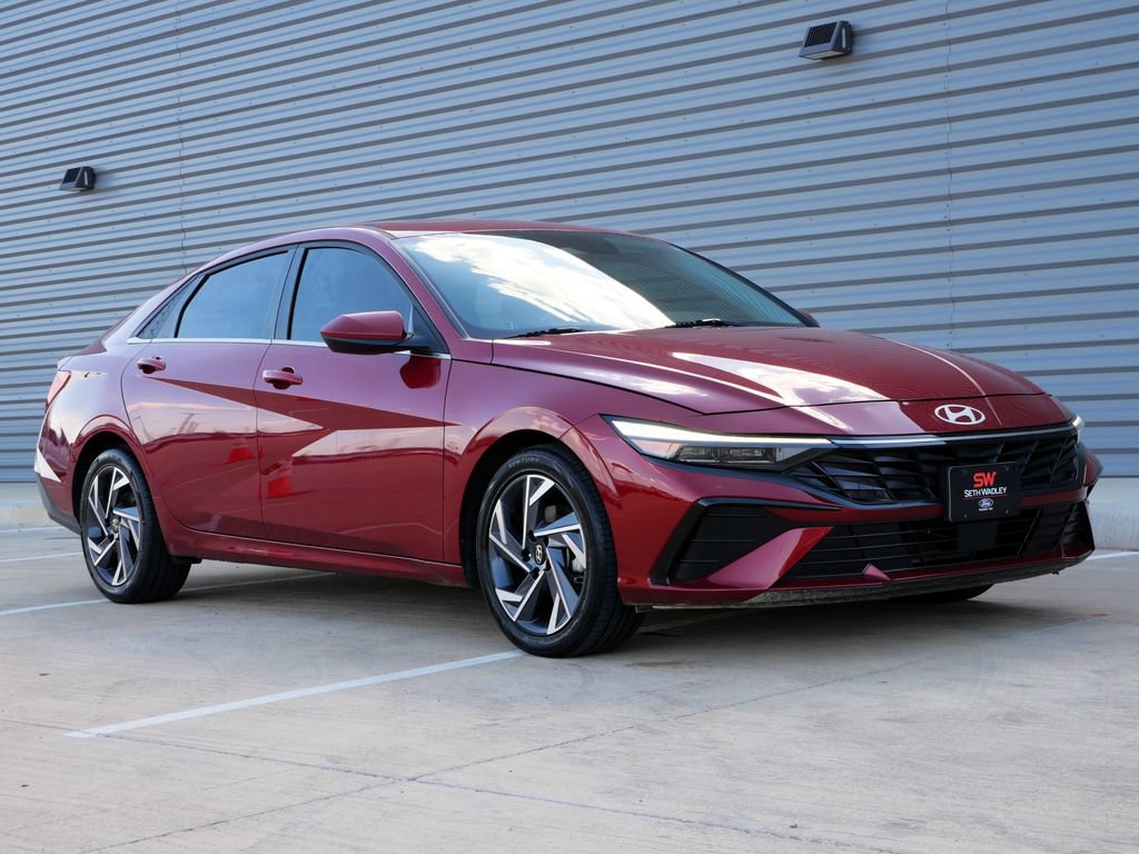 Used 2025 Hyundai Elantra SEL FWD image 1