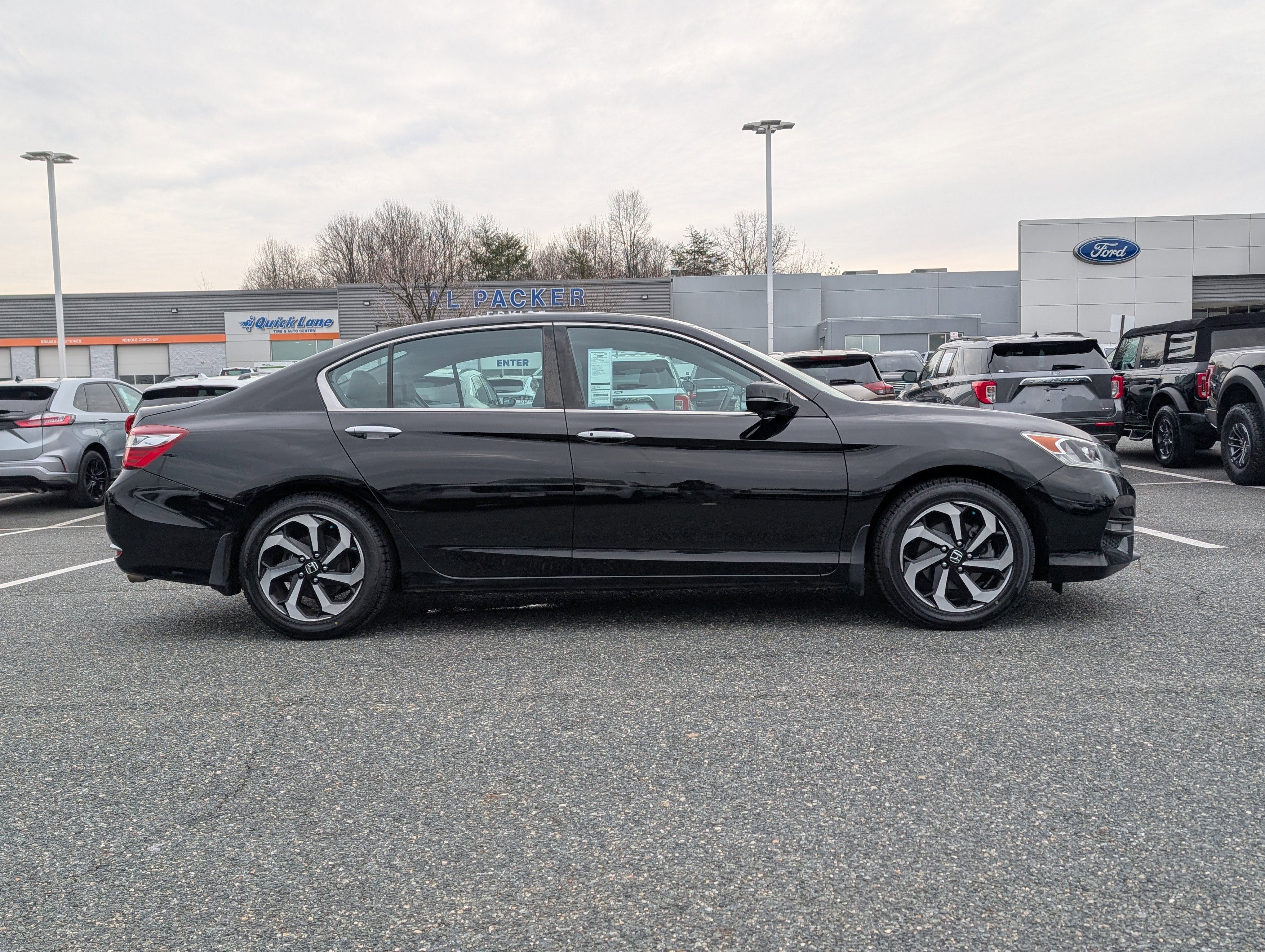 Used 2017 Honda Accord EX-L image 2