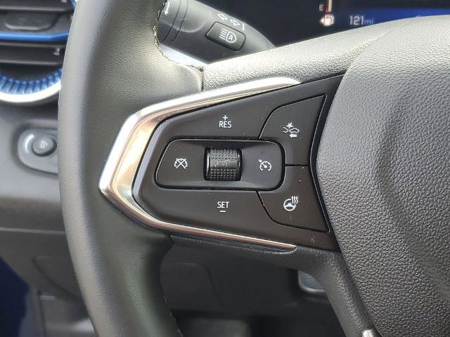 Used 2024 Chevrolet Trax LT w/ Sunroof Package image 11