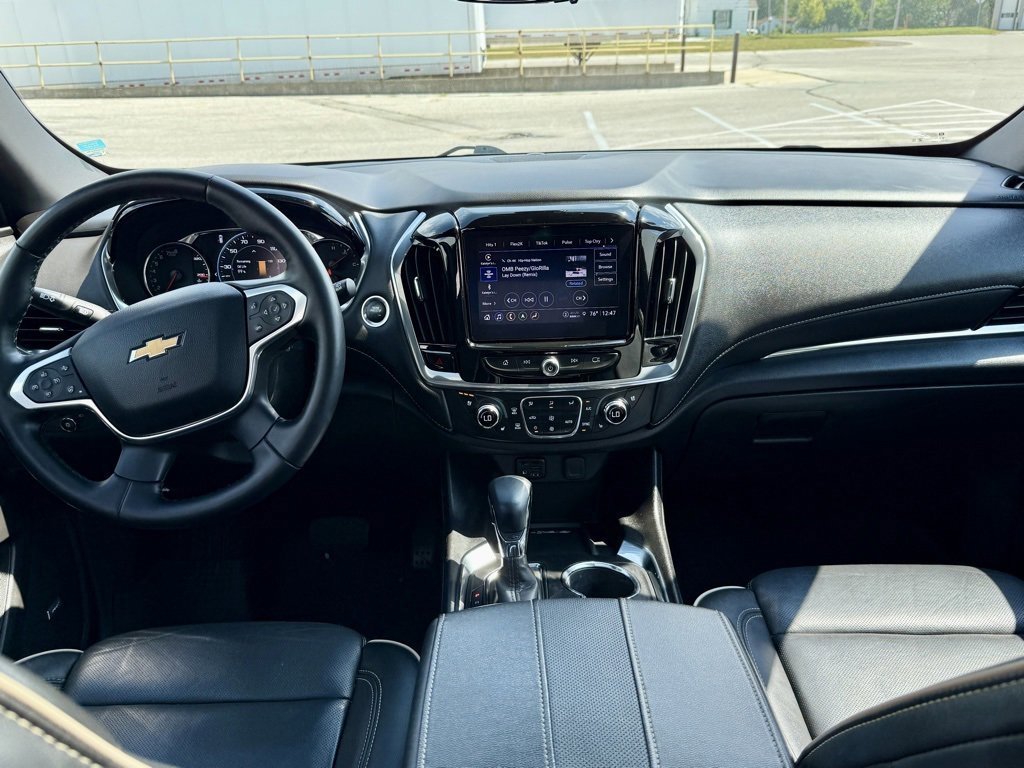 Used 2023 Chevrolet Traverse Premier image 17