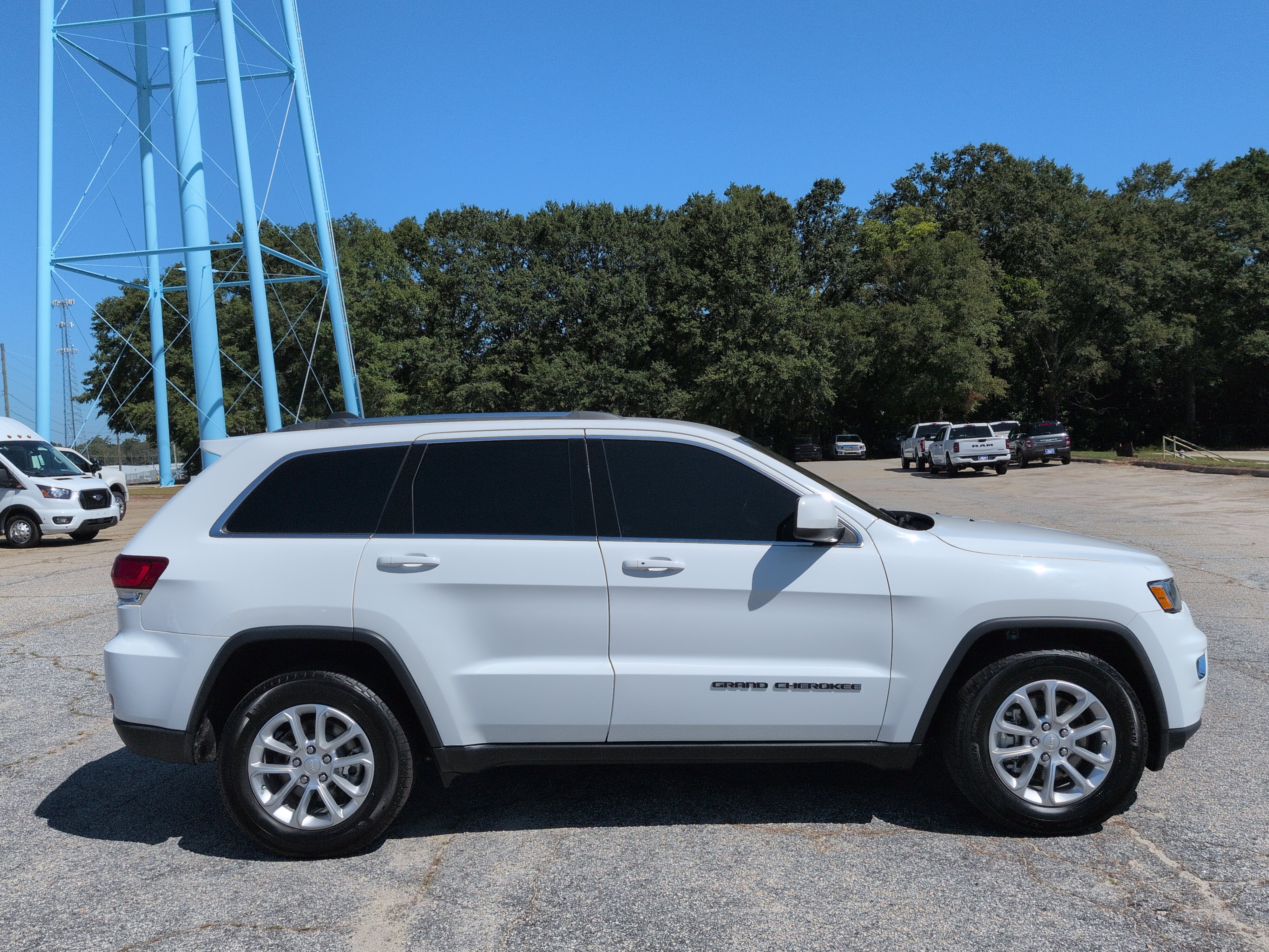 Used 2021 Jeep Grand Cherokee Laredo RWD image 1