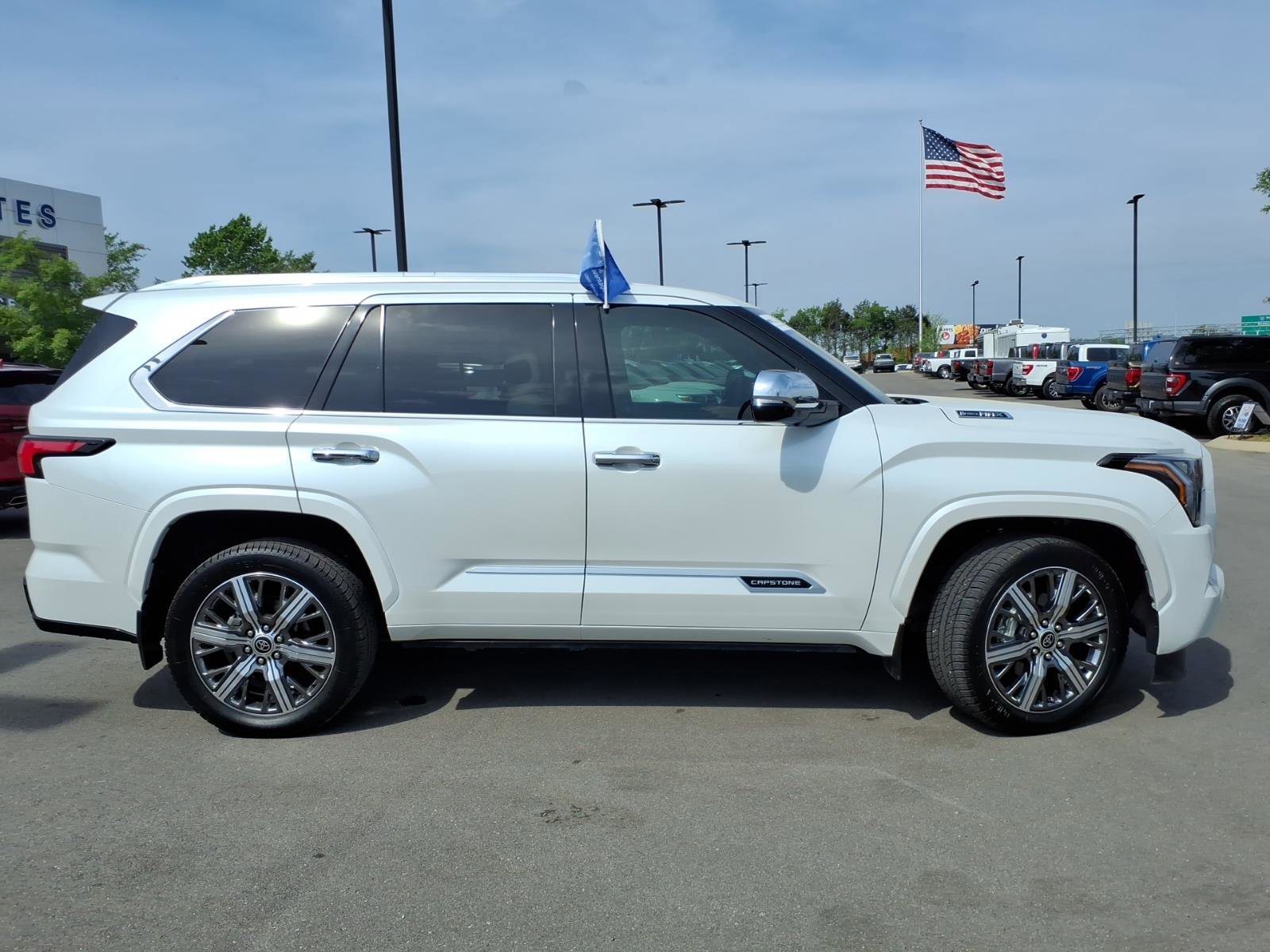 Used 2023 Toyota Sequoia Capstone AWD/4WD image 6