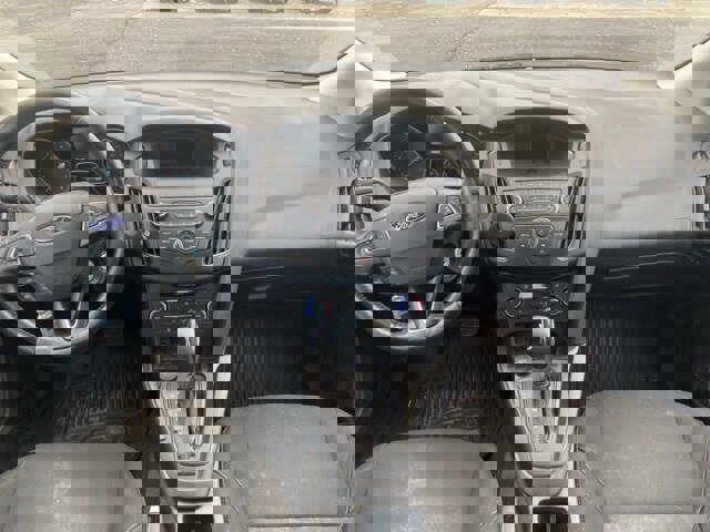 Certified 2018 Ford Focus SE w/ SE Appearance Package image 6