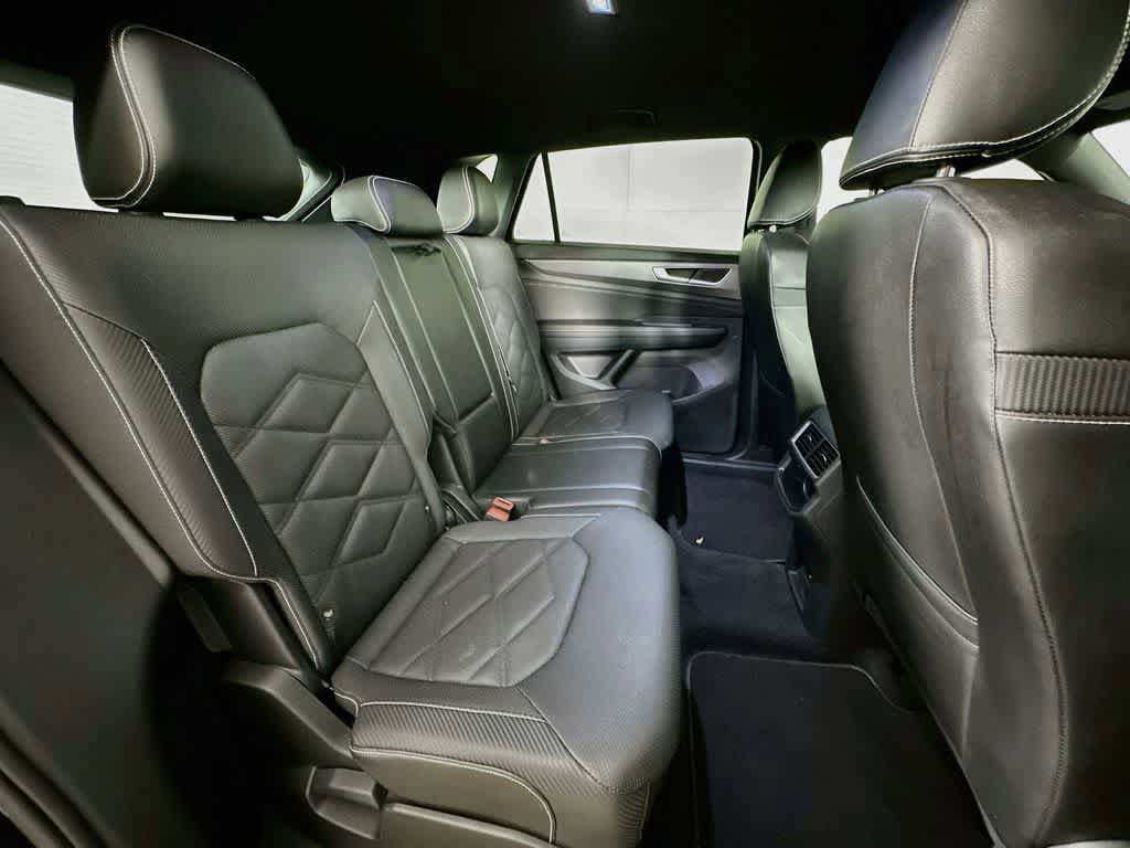 Used 2024 Volkswagen Atlas Cross Sport SE FWD image 30