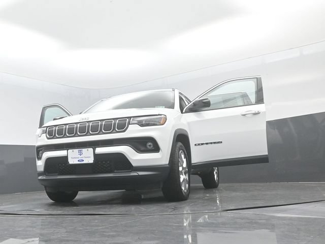 Used 2022 Jeep Compass Latitude AWD/4WD image 32