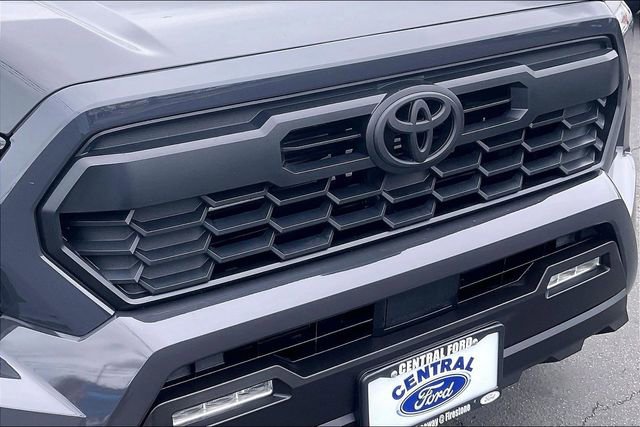 Used 2025 Toyota Tacoma TRD Off-Road AWD/4WD image 27