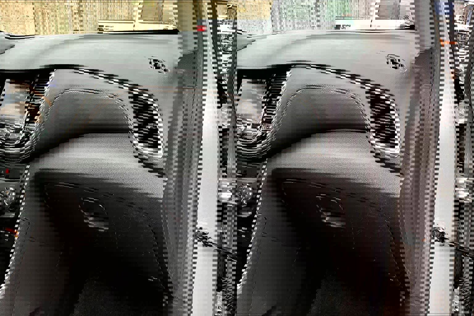 Used 2020 Chevrolet Trax LT w/ LT Convenience Package image 18