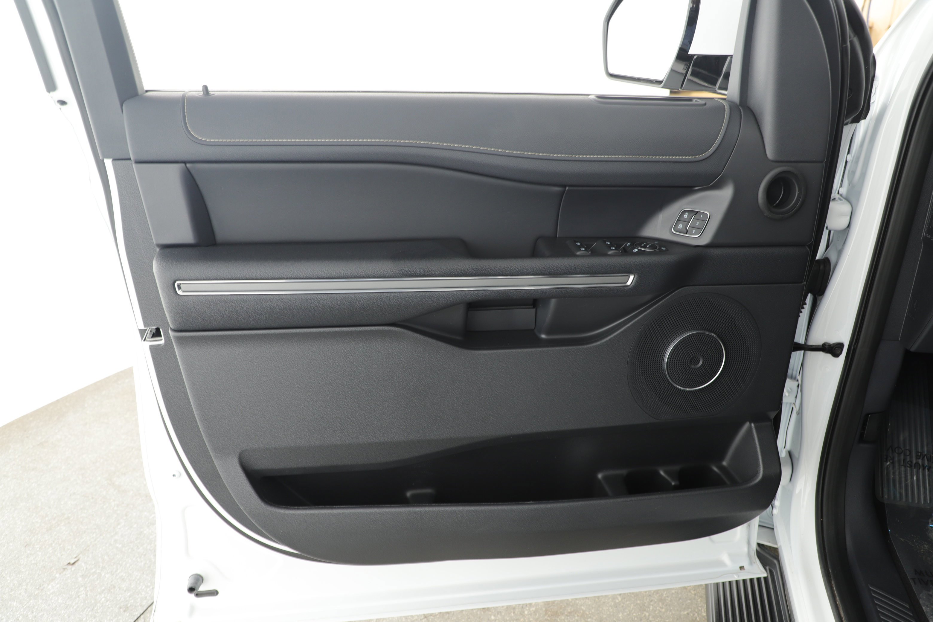 Certified 2024 Ford Expedition XLT image 13