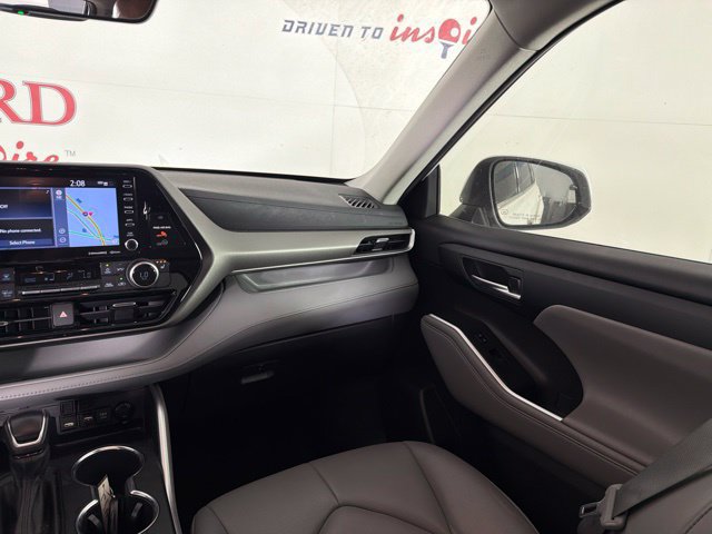 Used 2021 Toyota Highlander XLE FWD image 26