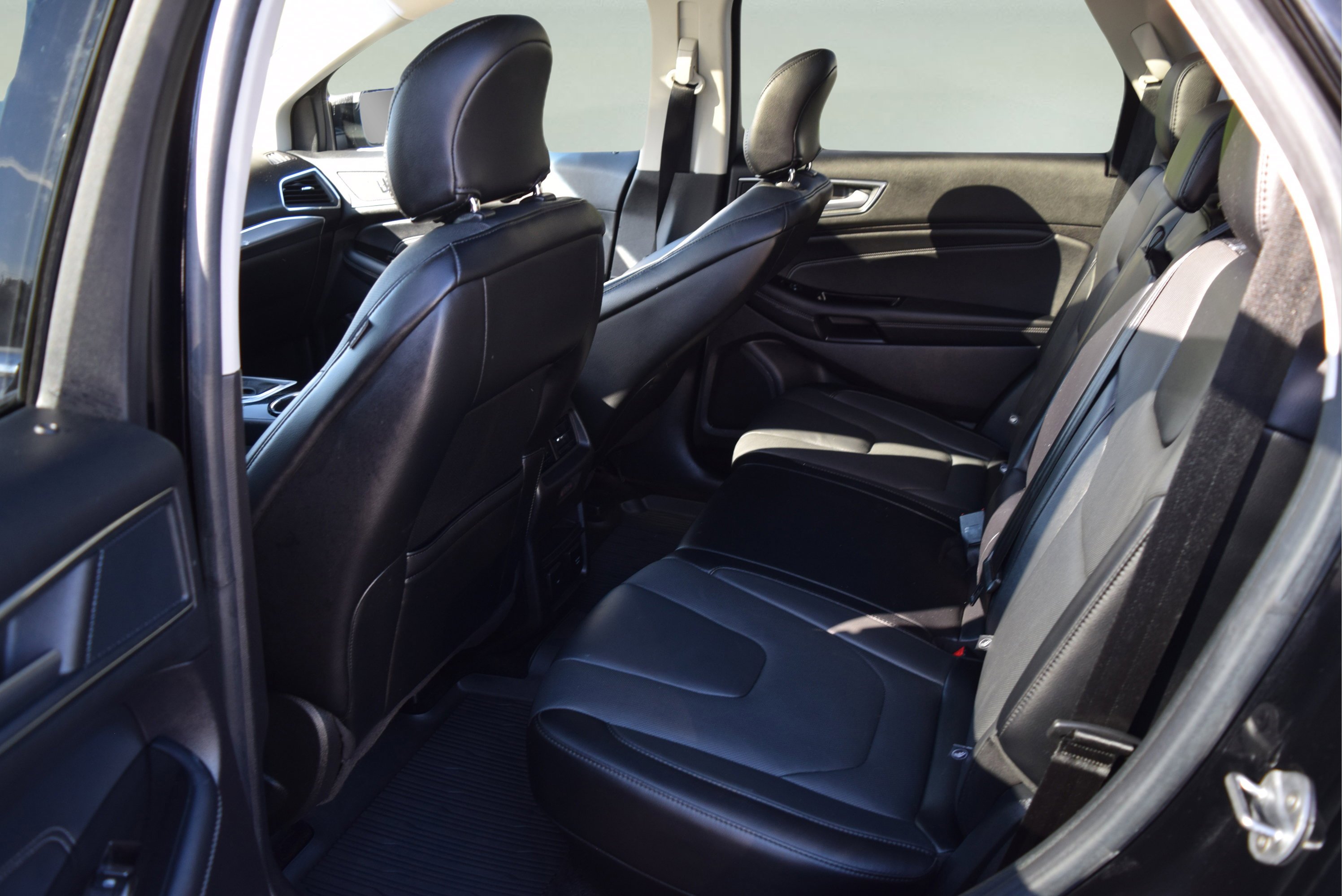 Certified 2018 Ford Edge Titanium w/ Equipment Group 301A image 8