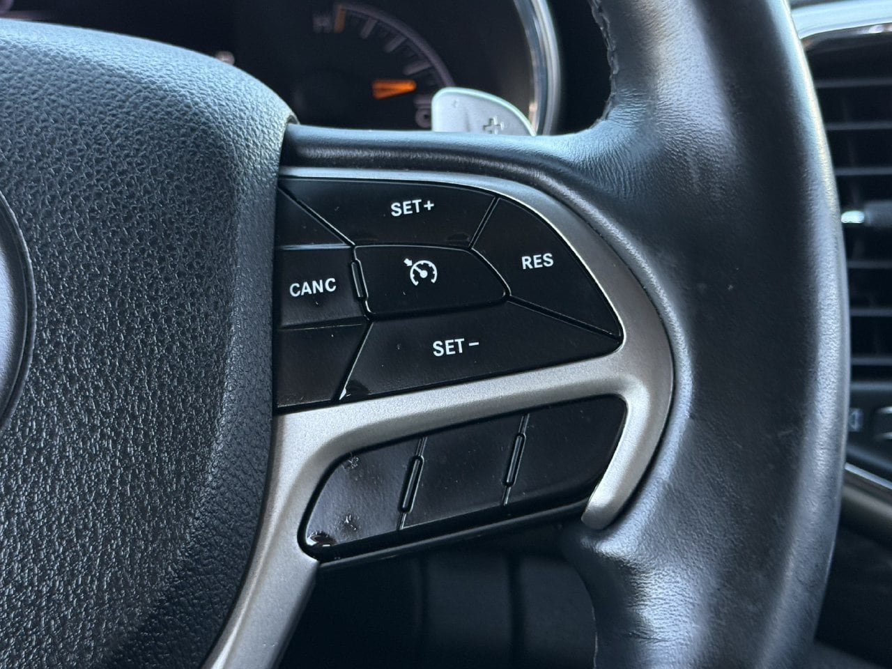 Used 2017 Jeep Grand Cherokee Altitude RWD image 13