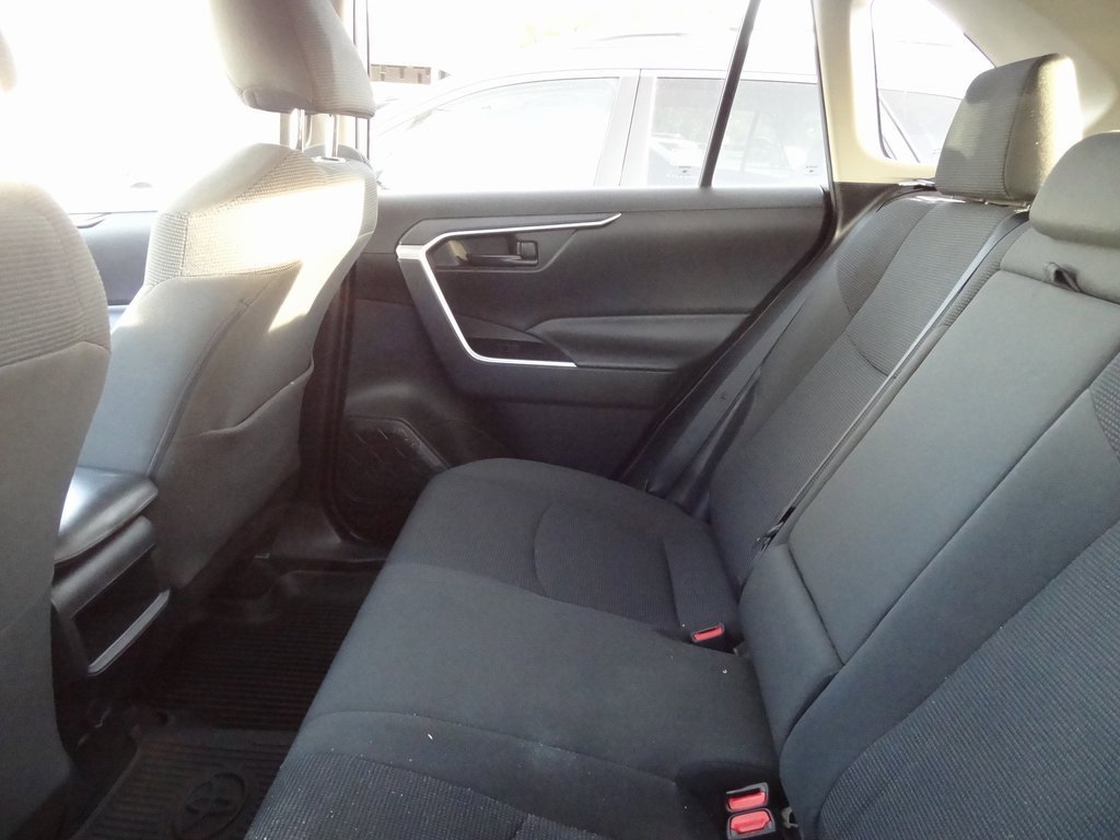 Used 2020 Toyota RAV4 LE image 7