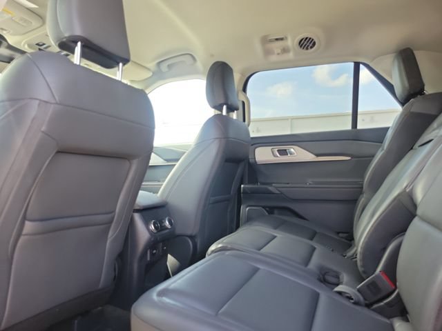 Certified 2025 Ford Explorer Active w/ Active Comfort Package RWD image 11