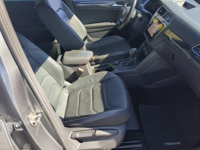 Used 2020 Volkswagen Tiguan SEL Premium R-Line w/ 3rd Row Seat Package AWD/4WD image 38