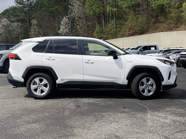 Used 2020 Toyota RAV4 LE image 2