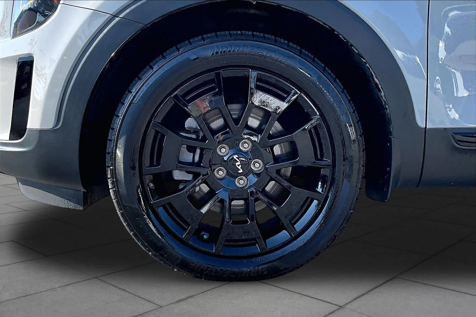 Used 2022 Kia Telluride SX w/ SX Prestige Package AWD/4WD image 11