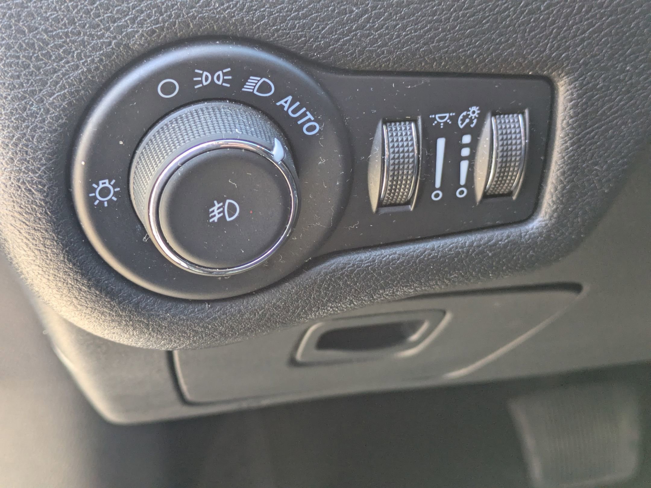 Used 2021 Jeep Cherokee Latitude Lux w/ Trailer Tow Group image 14